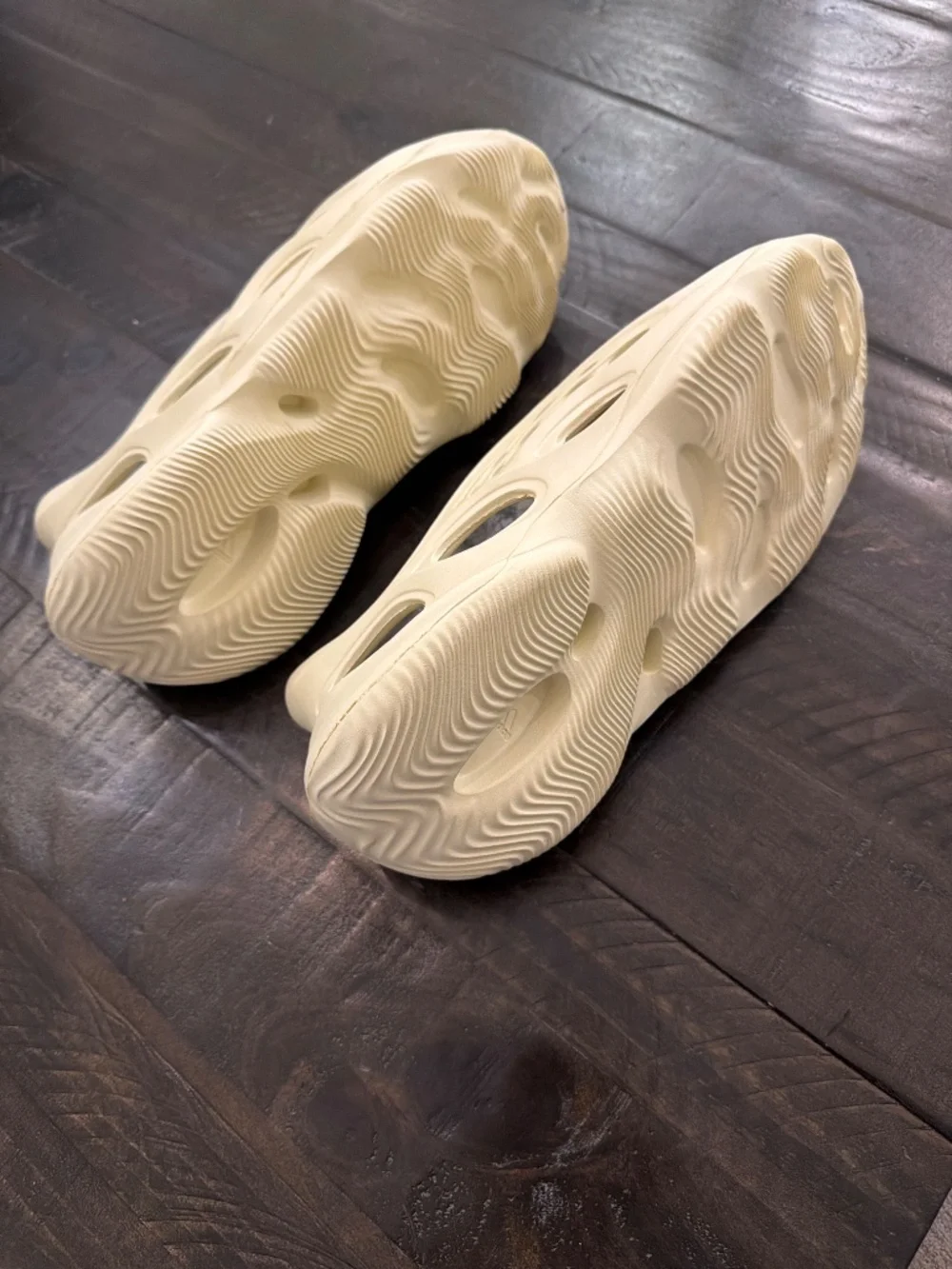 Men’s size 10 Yeezy Foam Runner